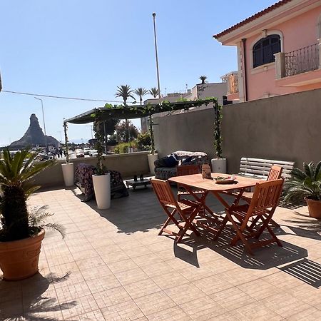 Terrazza Faraglioni Apartment อาชิเตรซซา ภายนอก รูปภาพ